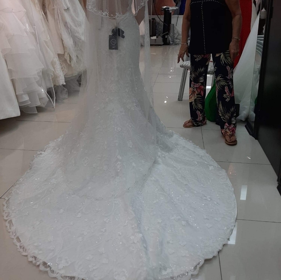 Wedding Dress - Picture 5 of 7